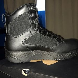Men’s UNDER ARMOUR work boots - size 9